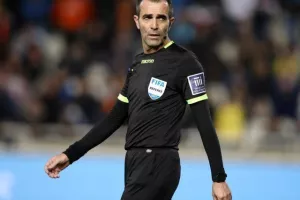 ΑΠΟΕΛ - Ομόνοια: Το καταπληκτικό "αιώνιο" βάφτηκε γαλαζοκίτρινο! (φώτος)
