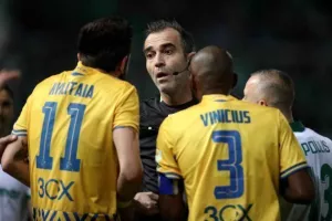 ΑΠΟΕΛ - Ομόνοια: Το καταπληκτικό "αιώνιο" βάφτηκε γαλαζοκίτρινο! (φώτος)