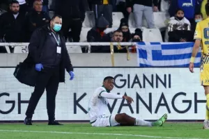 ΑΠΟΕΛ - Ομόνοια: Το καταπληκτικό "αιώνιο" βάφτηκε γαλαζοκίτρινο! (φώτος)