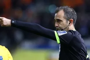ΑΠΟΕΛ - Ομόνοια: Το καταπληκτικό "αιώνιο" βάφτηκε γαλαζοκίτρινο! (φώτος)