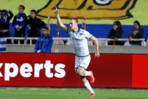 ΑΠΟΕΛ - Ομόνοια: Το καταπληκτικό "αιώνιο" βάφτηκε γαλαζοκίτρινο! (φώτος)