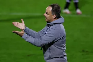 Εθνικός-Απόλλωνας: Το "ξεκλείδωσε" ο Ουέλινγκτον και τον έστειλε ξανά στην κορυφή! (φώτος)