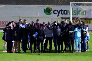 Απολλωνίστες σε παίκτες: "Θρύλε εκεί, εκεί ψηλά στην κορυφή!" (βίντεο)