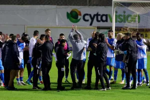Απολλωνίστες σε παίκτες: "Θρύλε εκεί, εκεί ψηλά στην κορυφή!" (βίντεο)