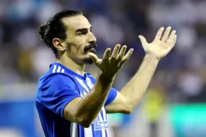 Με σακούλες στα πόδια λόγω πλημμυρών ο Λάζαρος! (φώτο)