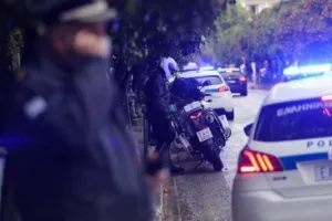 Επεισόδια πριν το ΑΕΚ-ΠΑΟ/ Ζημιές στη Ν. Φιλαδέλφεια, συλλήψεις οπαδών με λοστούς