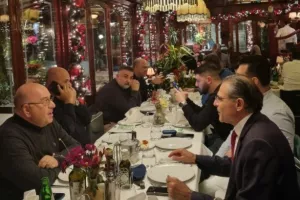 Δείπνο σε ΜΜΕ και... Πρέσβη! (Φώτος)