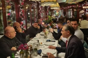 Δείπνο σε ΜΜΕ και... Πρέσβη! (Φώτος)