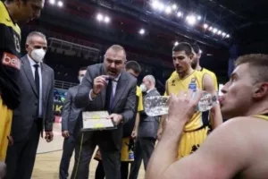 "Να φύγουμε νικητές από τη Θεσσαλονίκη"