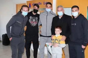Ομόνοια στην "Ηλιαχτίδα Ζωής"/ Μοίρασαν δώρα και... χαμόγελα (Φώτος)