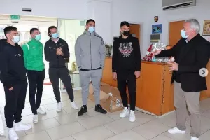 Ομόνοια στην "Ηλιαχτίδα Ζωής"/ Μοίρασαν δώρα και... χαμόγελα (Φώτος)