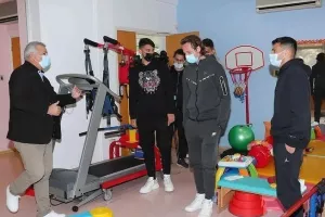 Ομόνοια στην "Ηλιαχτίδα Ζωής"/ Μοίρασαν δώρα και... χαμόγελα (Φώτος)