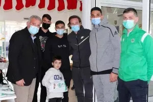 Ομόνοια στην "Ηλιαχτίδα Ζωής"/ Μοίρασαν δώρα και... χαμόγελα (Φώτος)