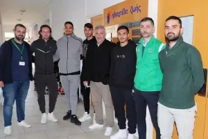 Ομόνοια στην "Ηλιαχτίδα Ζωής"/ Μοίρασαν δώρα και... χαμόγελα (Φώτος)
