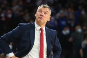 Θερμό χειροκρότημα για Σάρας στο ΟΑΚΑ