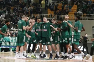 Αποθέωση στο ΟΑΚΑ για τους «πράσινους» παρά την ήττα