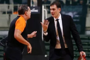 "Εξαιρετική άμυνα, καλές αποφάσεις στο τέλος και μια σημαντική νίκη"