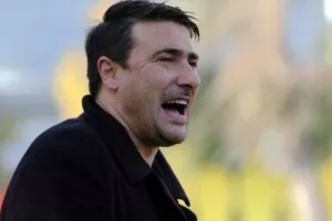 Παραιτήθηκαν Καραπιάλης, Παραφέστας