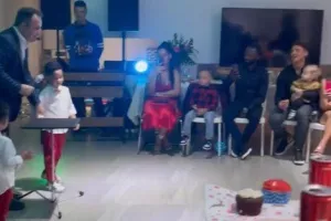 Εμπεσίλιο/ Παραμονή Χριστουγέννων με παίκτες του ΑΠΟΕΛ! (Φώτος)