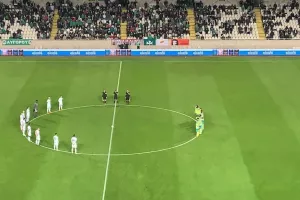 Μονόλεπτος σιγή εις μνήμη του πατέρα του Στ.Παπασταύρου