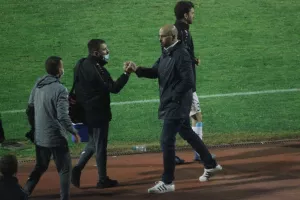 Συνεχάρη τον καθένα ξεχωριστά ο Μπαντία/Φώτος kerkida.net