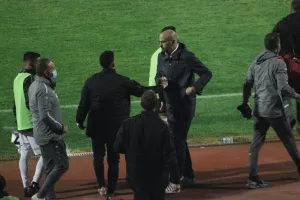 Συνεχάρη τον καθένα ξεχωριστά ο Μπαντία/Φώτος kerkida.net