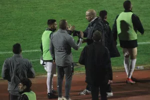 Συνεχάρη τον καθένα ξεχωριστά ο Μπαντία/Φώτος kerkida.net