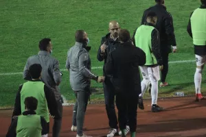 Συνεχάρη τον καθένα ξεχωριστά ο Μπαντία/Φώτος kerkida.net