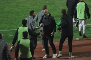 Συνεχάρη τον καθένα ξεχωριστά ο Μπαντία/Φώτος kerkida.net