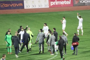 Συνεχάρη τον καθένα ξεχωριστά ο Μπαντία/Φώτος kerkida.net
