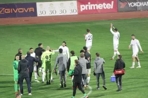 Συνεχάρη τον καθένα ξεχωριστά ο Μπαντία/Φώτος kerkida.net