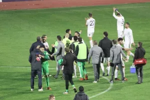Συνεχάρη τον καθένα ξεχωριστά ο Μπαντία/Φώτος kerkida.net