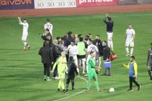 Συνεχάρη τον καθένα ξεχωριστά ο Μπαντία/Φώτος kerkida.net
