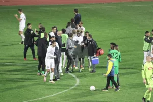 Συνεχάρη τον καθένα ξεχωριστά ο Μπαντία/Φώτος kerkida.net