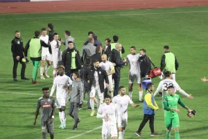 Συνεχάρη τον καθένα ξεχωριστά ο Μπαντία/Φώτος kerkida.net