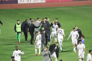 Συνεχάρη τον καθένα ξεχωριστά ο Μπαντία/Φώτος kerkida.net