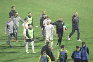 Συνεχάρη τον καθένα ξεχωριστά ο Μπαντία/Φώτος kerkida.net