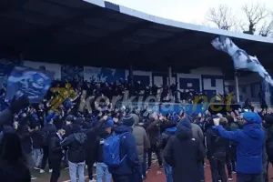 Ανορθωσιάτες στο OFK: "Σ' ολα τα πέταλα της γης να τραγουδώ!" (βίντεο)