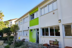 Τεράστιες ζημιές από την βόμβα (Φώτος)