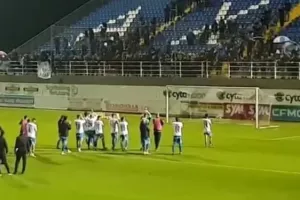 Απολλωνίστες σε παίκτες: "Θρύλε εκεί, εκεί ψηλά στην κορυφή!" (βίντεο)