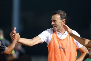 Μάλλον διαφωνούν με τον Καταλά στον Απόλλωνα και την... ΑΕΚ!