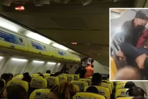Επιβάτης προσπάθησε να ανοίξει την πόρτα αεροσκάφους στα 35.000 πόδια (βίντεο)