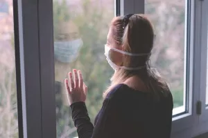 Πάμε για αλλαγή: Σε καραντίνα και εμβολιασμένοι στενές επαφές