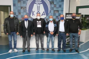 Συνάντηση με Καρμιώτισσα 