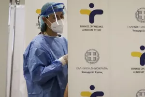 Ελλάδα: Νέο ρεκόρ με 35.580 νέα κρούσματα και 72 νεκρούς