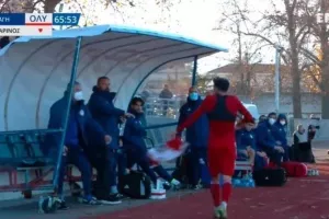 Ολυμπιακός Β': Αντέδρασε στην αλλαγή του βγάζοντας τη φανέλα