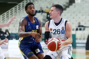 Με περίπατο στο Final Four το τριφύλλι