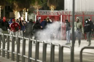 Επεισόδια έξω από το «Γ. Καραϊσκάκης»! (φώτος) 