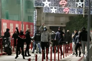 Επεισόδια έξω από το «Γ. Καραϊσκάκης»! (φώτος) 