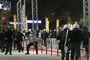 Επεισόδια έξω από το «Γ. Καραϊσκάκης»! (φώτος) 